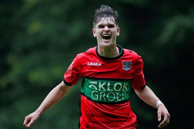 一个引人注 一个引人注